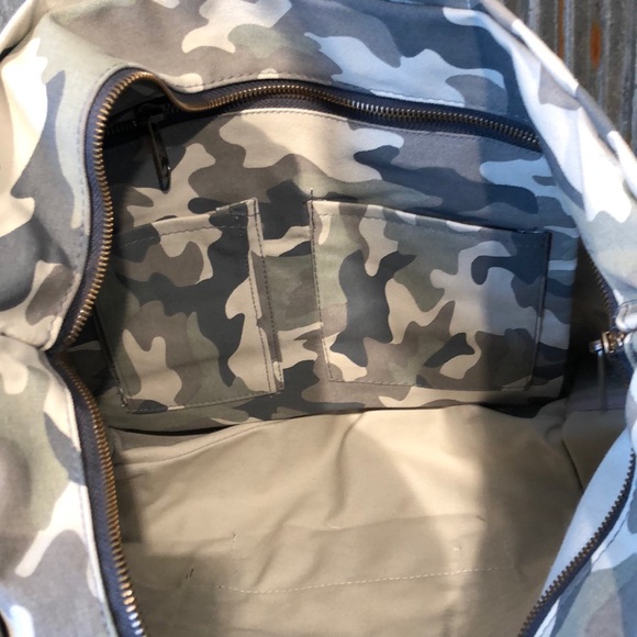 Camo Canvas Tote Bag - Picture 4 of 4
